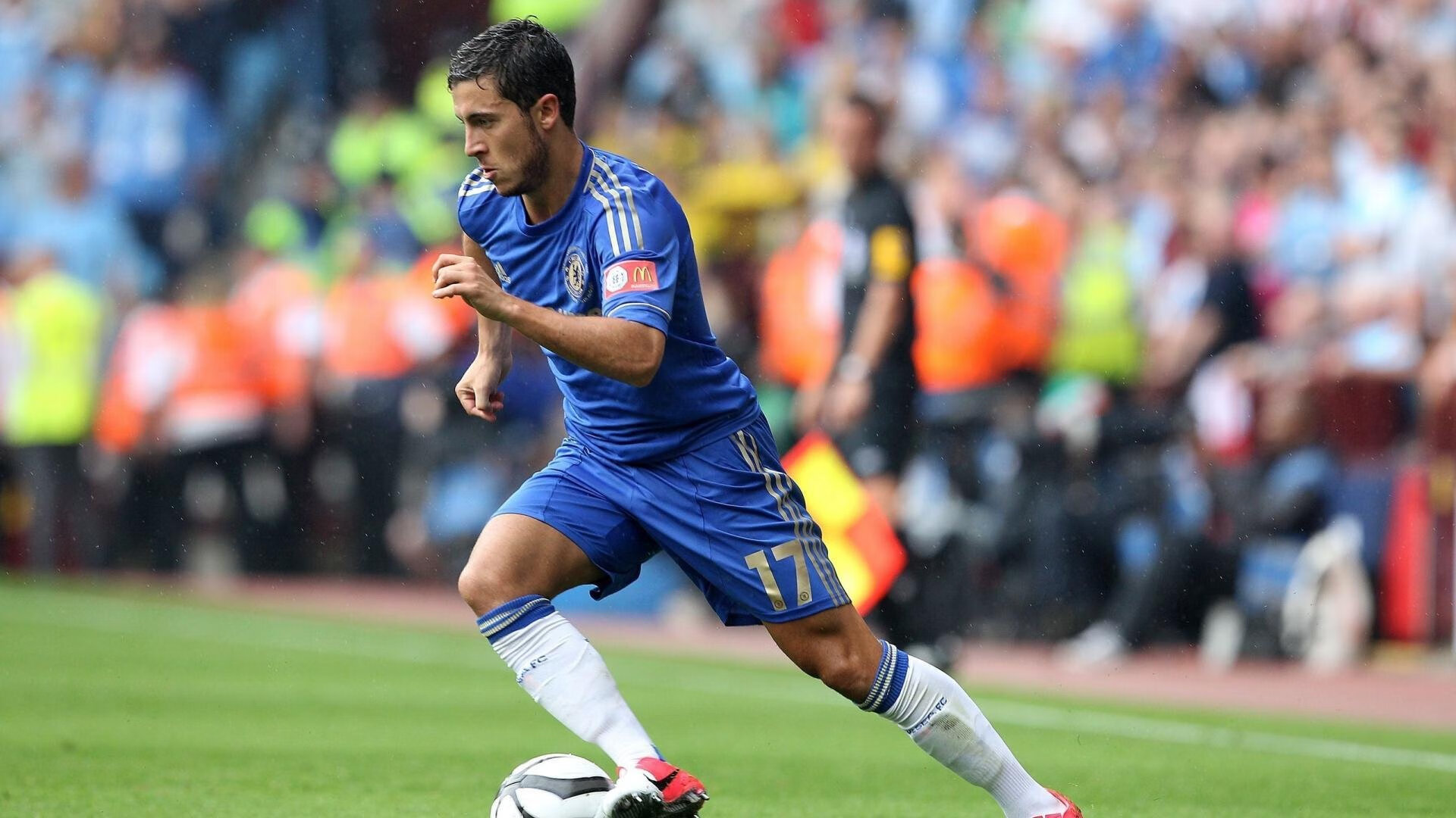 曼联在欧冠中开启逆转大戏，曼联拄拐队拿下欧联杯冠军